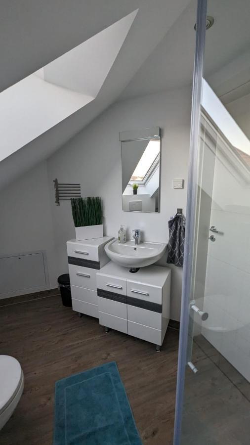 Helle Wohnung Mit Zwei Schlafzimmern Eching  Exterior foto